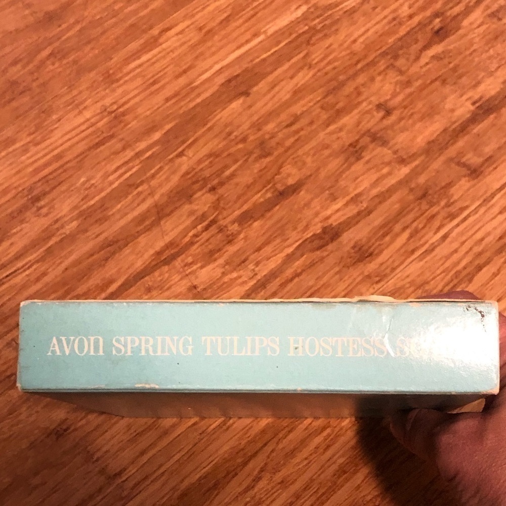 New in Box Vintage Avon Spring Hostess Soaps white and pink tulips. 6 soaps. - Picture 10 of 13